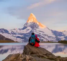 Couple devant un coucher de soleil à Zermatt
