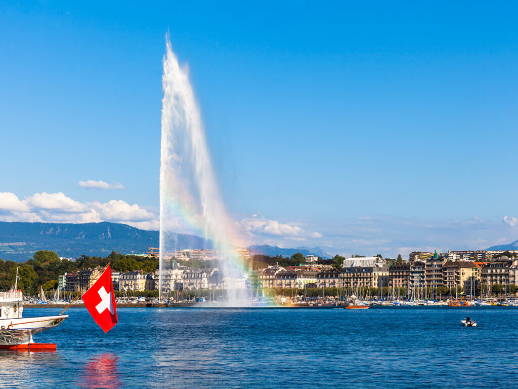 La fontana Getto d'Acqua con un arcobaleno sul Lago di Ginevra