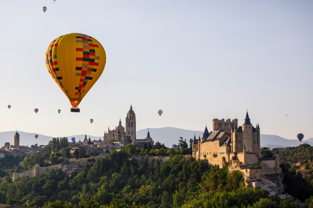 Varios globos cerca de Segovia