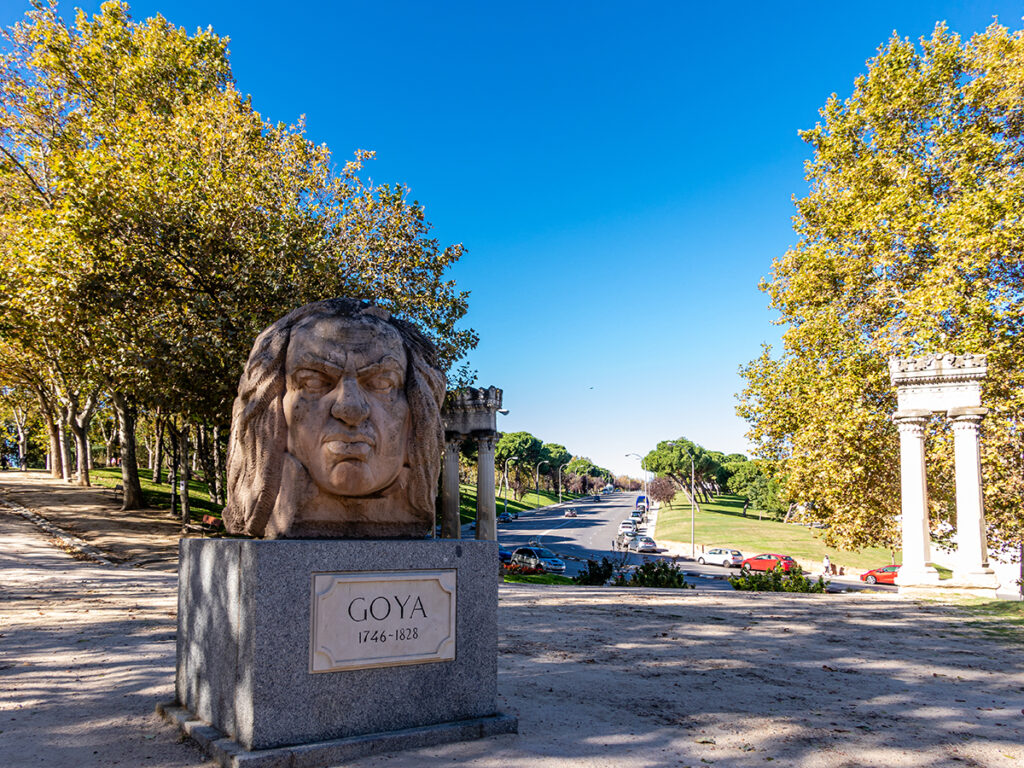 Pradera de San Isidro y estatua de Goya