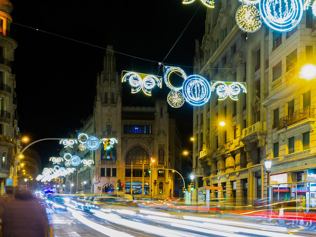 Las calles de Barcelona decoradas en Navidad