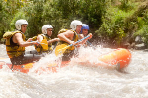 Profiter d'une sortie rafting entre copains