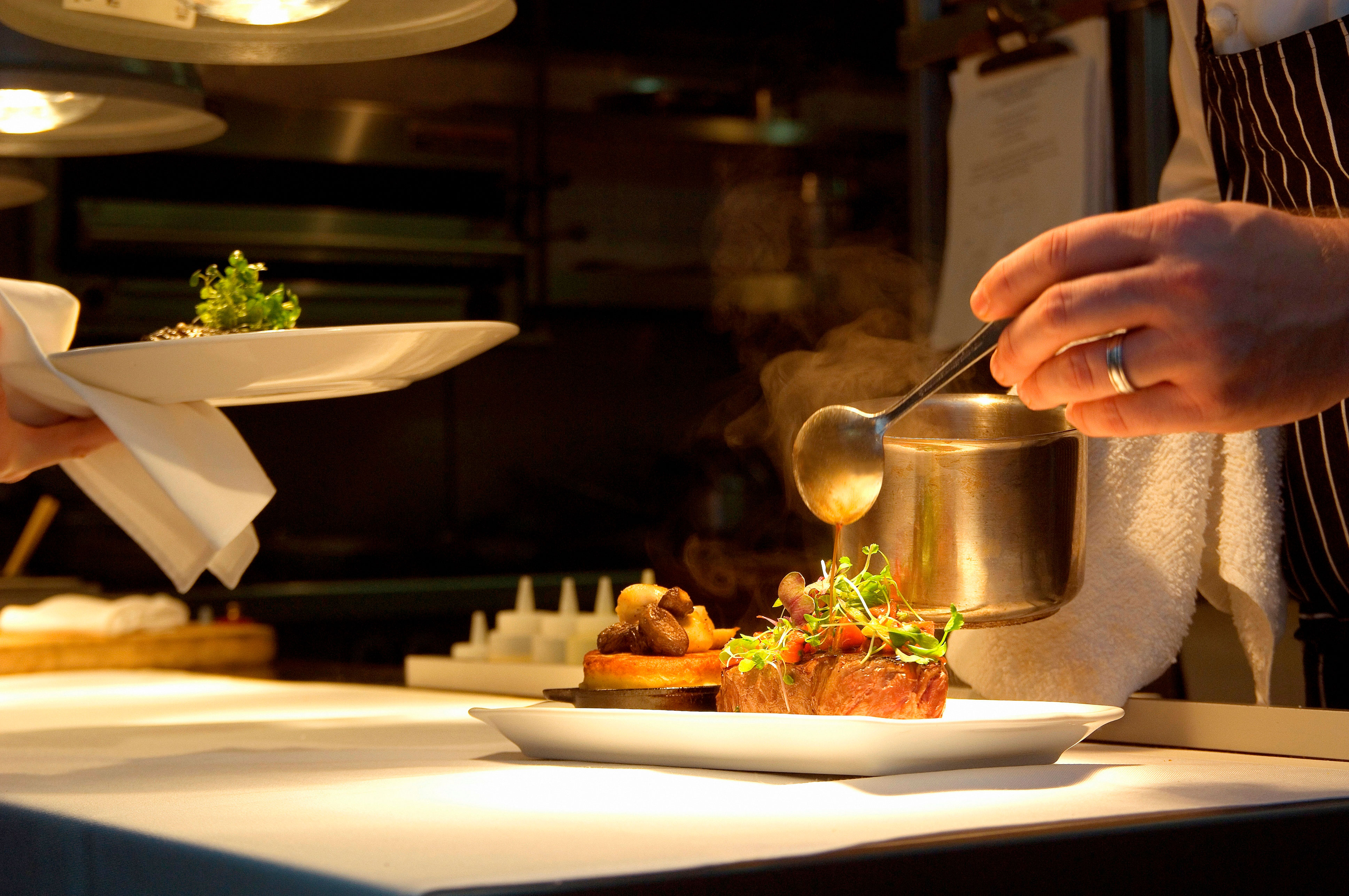 restaurant étoilé avec cuisine ouverte