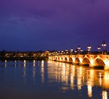 photo de bordeaux de nuit