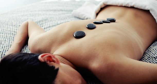 Pourquoi le massage aux pierres chaudes est-il si agréable ?