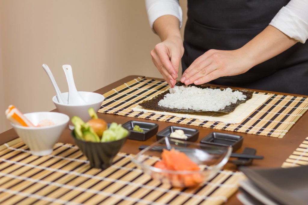 UMAI Kit Sushi Complet - 2 Tapis, Ustensiles & Livre Recettes Pour Faire Des Sushis Maison