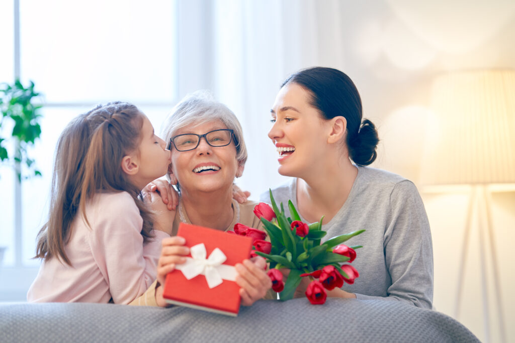 Fête des grands-mères: 5 idées cadeaux pour Mamie, par petits et