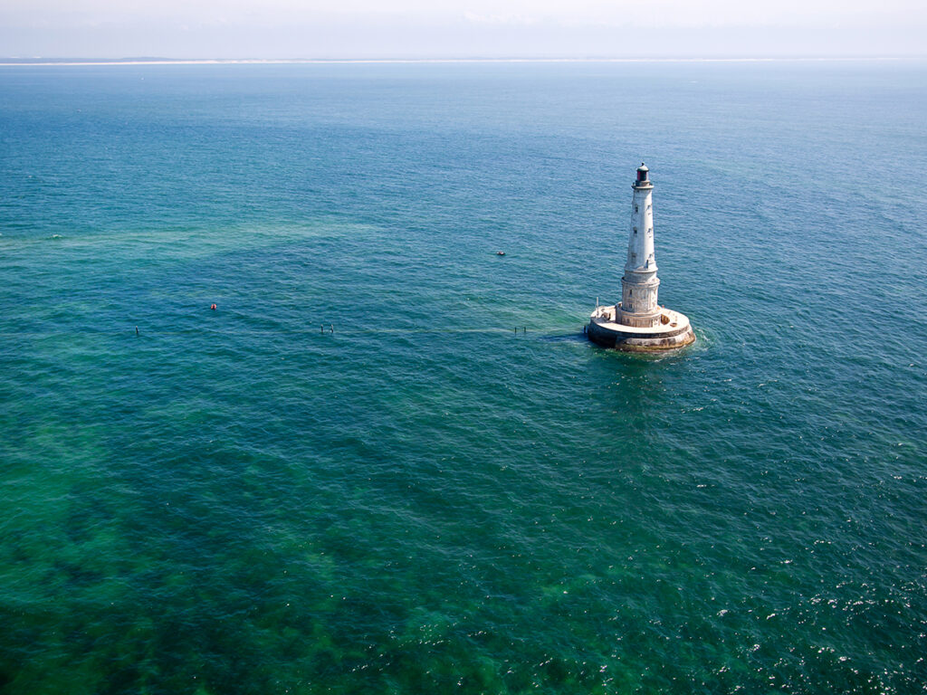 Vue sur le phare de Cordouan lors de la marée haute