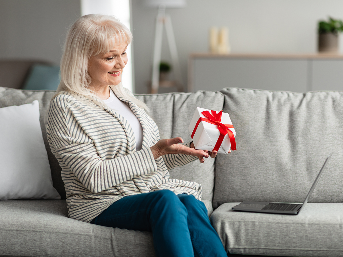 10 idées de cadeaux pour femmes à offrir à distance  Smartbox Blog