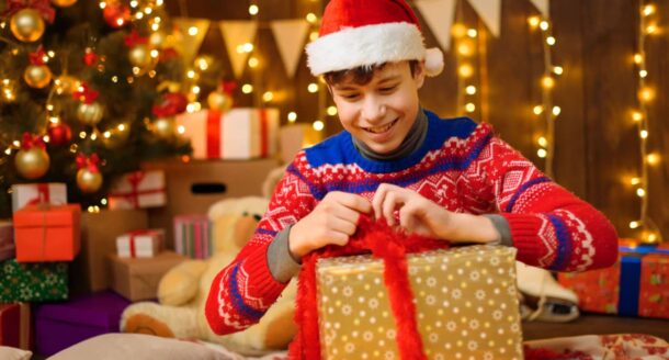 Liste d’idées de cadeaux de Noël pour un ado garçon pour lui faire plaisir à coup sûr