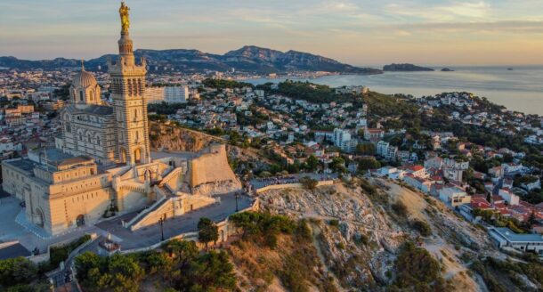 Où faire un baptême en hélicoptère proche de Marseille ?