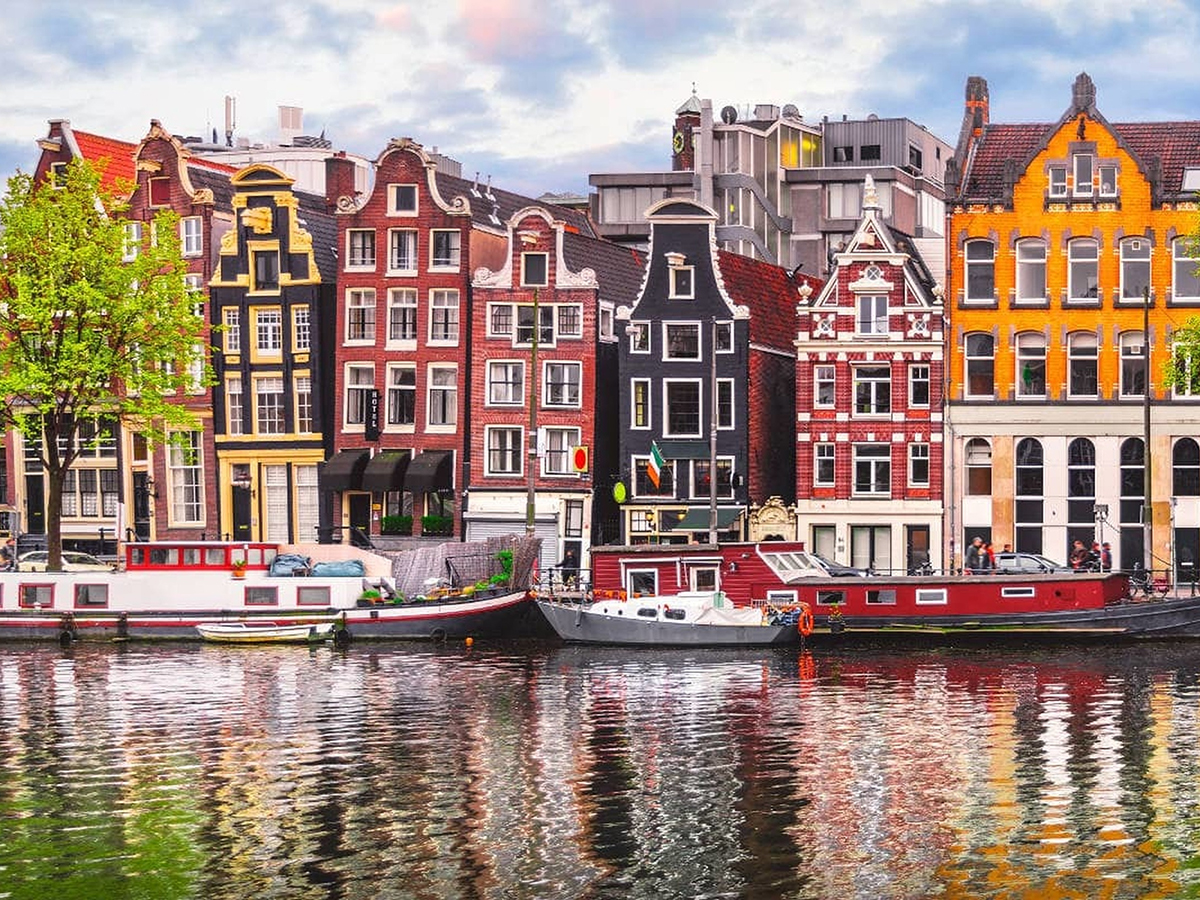 una vista sui canali di Amsterdam