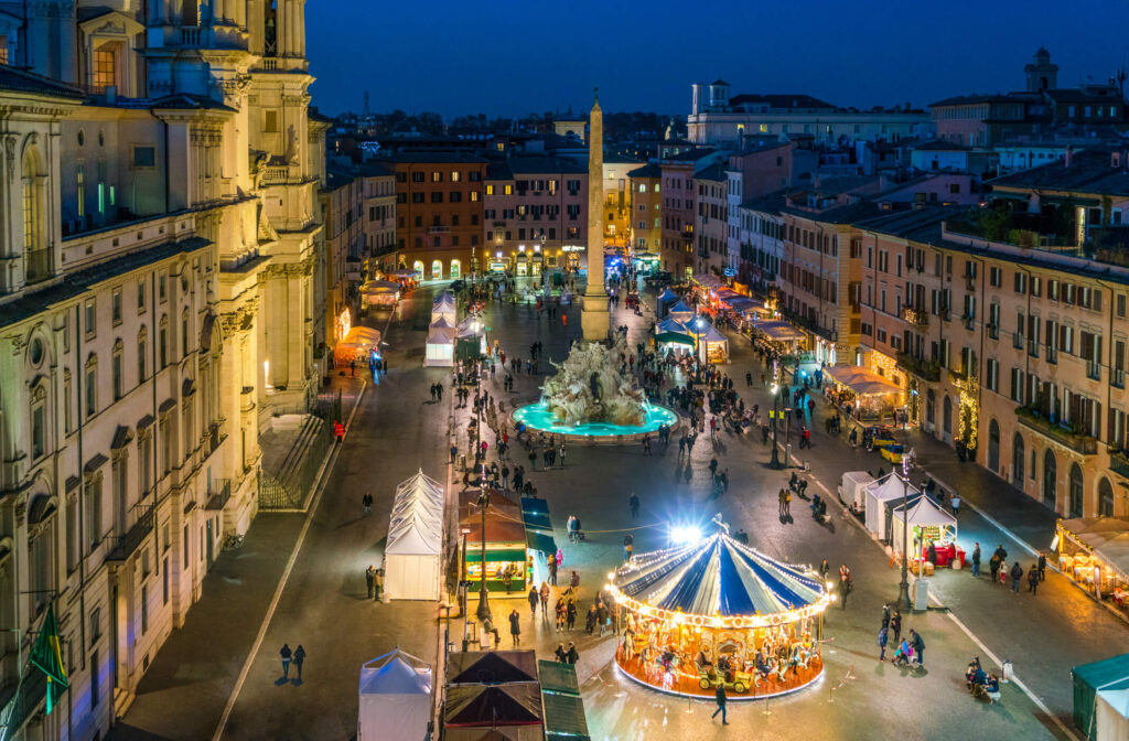 bancarelle e giostre dei mercatini di Natale a Piazza Navona a Roma