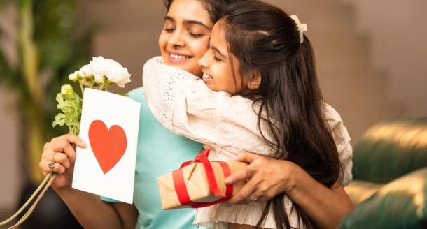 Cosa scrivere a San Valentino? 28+ frasi per partner, amici, famiglia e persino per il tuo cane 🐾